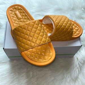 🆕 APL Men’s Lusso Slide Quilted Leather Mango Color Size 10 UNISEX